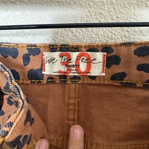 We The Free ZIP it UP Leopard Print Denim Skirt Sz 30 - Picture 4 of 7